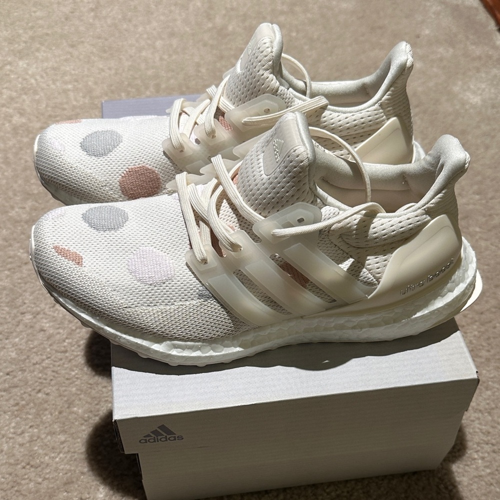 *BRAND NEW* Adidas Women Polka Dot Ultra Boost